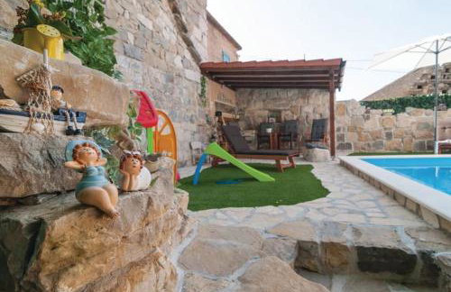 Holiday House near Split with heated pool - Photo 8