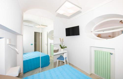 VILLA LA TAGLIATA spectacular jacuzzi tub amazing view and private parking garage - Photo 38