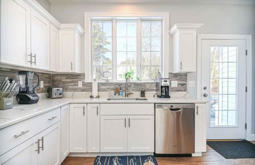 Maritime Meadows - Charming Resort-Style Home - Photo 41