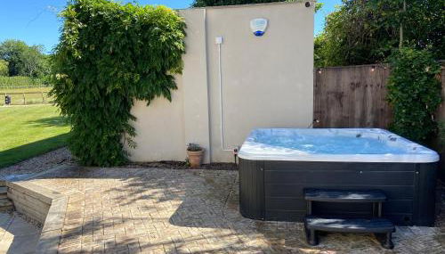 Large Country House with Hot Tub, Pool Table, and Log Burner - Foto 5