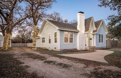 Whimsical Bluebird Cottage Hot Tub Patio Pet Friendly Central Location - Foto 46