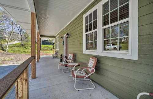 Modern Retreat with Deck Walk to White River! - Foto 25