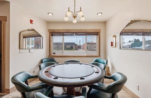 Historic Yellowstone Saloon - Foto 36