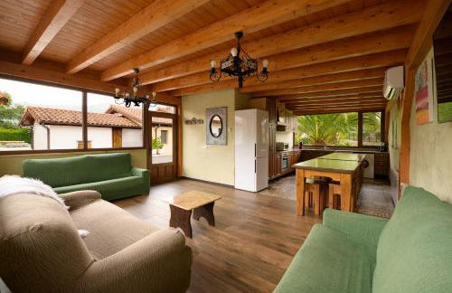 Piscina climatizada y cubierta 365 dias en Casa Rural con Encanto El Puentuco una de las casas mas valoradas de Cantabria - Foto 78