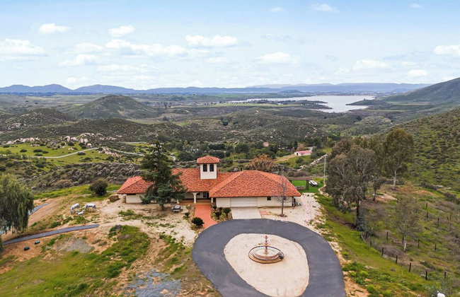 20 Acre Panoramic View Estate Hot Tub, Pickleball & Game Room - Photo 46