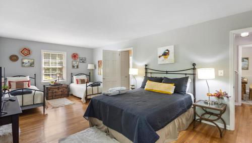 5BR Woodland Retreat on 7 Acres with a Pond - Foto 4