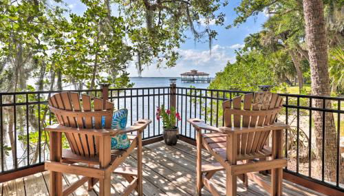 Riverfront Merritt Island Bungalow with Dock and Deck - Foto 2