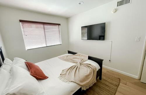 *WEHO/Beverly Hills* Luxury 2BD/2.5BA + Balconies - Photo 40