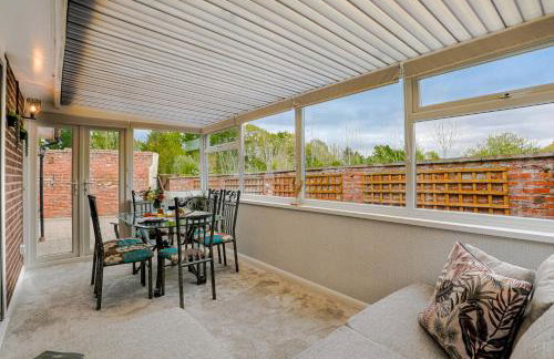 Modern 3 Bedroom Bungalow with Style & Comfort in Leicestershire - Photo 39