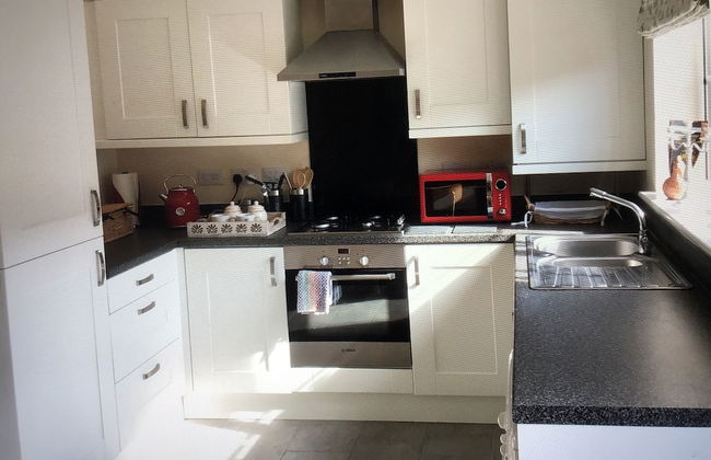 Lazy Nest - Sleeps 4, Parking, Garden & Hammocks - Foto 9