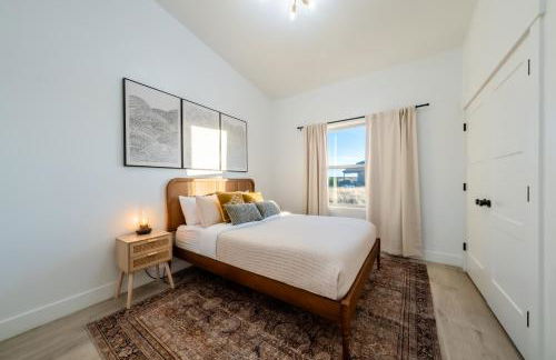 Brycegate Retreat. Stunning Views. Modern Comforts. - Photo 13