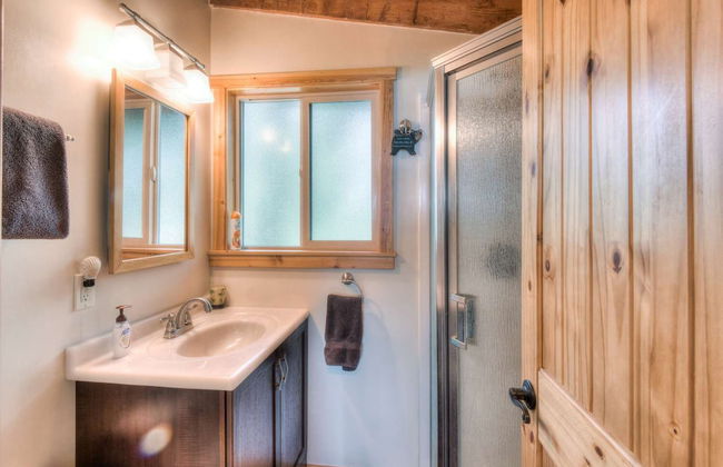 Chamberland Getaway Lake Views w/ Deck! - Foto 10