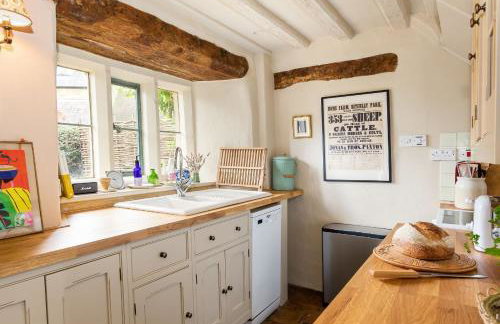 Charming 2BD Cottage in the Heart of Kingham! - Photo 25