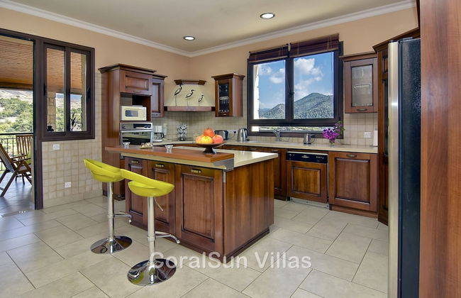 Amazing Luxury Villa, Enormous Heated Pool Jacuzzi, Gym, Games Room In Paphos, - Foto 18