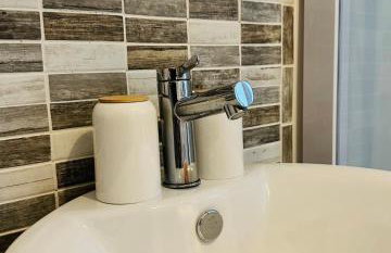 Studio romantique avec jacuzzi privé - aperçu mer - terrasse - parking gratuit - Photo 24