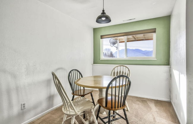 2BR Pikes Peak Views Garden of Gods Dog-friendly! - Photo 26