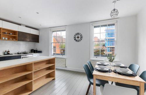 St Albans Centre Home - 4BR - 2 FREE parking - Photo 8