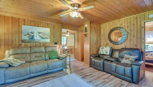 Grill and Fire Pit Waterfront Cameron Retreat! - Foto 5