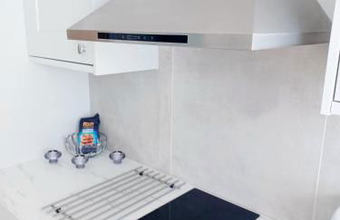 'The Limes' - Air-Con Two Double Bedroom Holiday House with Private Garden - Foto 21