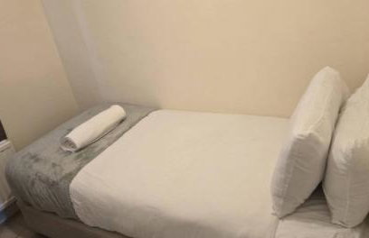 Cosy House- Sleeps 7 Centrally Located Free Parking, Fast WIFI Smart Tv with Sky and Netflix Business Travellers Relocators Leisure Welcome - Foto 4