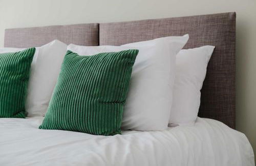 Modern and Comfortable Home away from Home - Photo 51