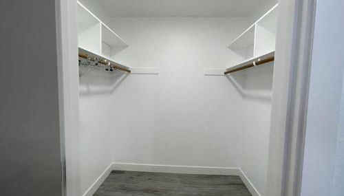 Entire Modern House with King bed & 65inTV - Foto 5