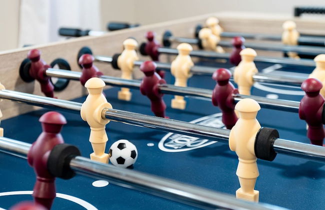 Upstay - Bungalow w Games Golf Fire and Patio - Photo 10