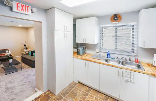 Upgraded Lux Retreat in Coconut Creek with Pool and Hot Tub - Foto 11