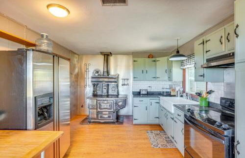 Mtn-View Gem on 20 Acres Patagonia Cabin Hideaway - Foto 6