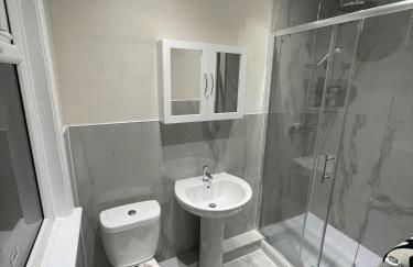 Fully Refurbished 3 Bed House - Dartford - Photo 2