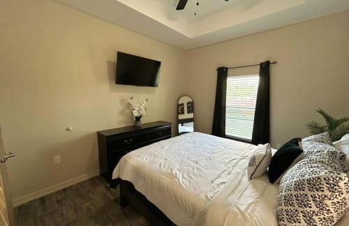 Quiet 2BR Retreat , Fenced yard , Modern Duplex - Foto 17