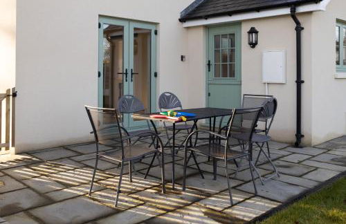 Family Country Cottage with Stunning Mountain Views - Photo 25