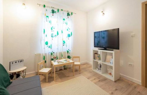 Awesome Home In Tugare With Kitchen - Foto 21