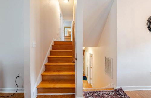 Great 4BR Home Near Emerald Pointe & Downtown - Foto 22