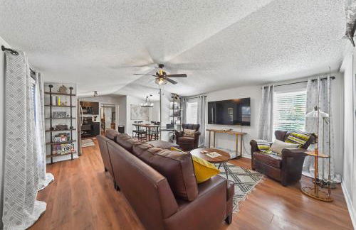 Lake Conroe 3BR Home w Boat Ramp Access, Kings, BBQ, Sleeps 8 - Photo 11