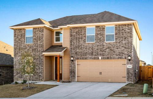 Crew-Ready Stay Private BRs w TVs Parking - Photo 5