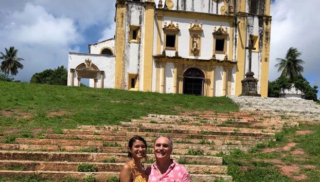 Posando junto à igreja do Carmo