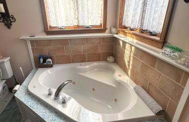 Private 5-Acre Escape - Pool, Lake & Gardens - Foto 42