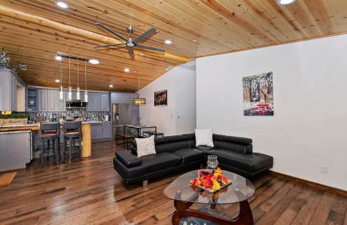 Stylish Elysian Big Bear Cabin w Enclosed backyard - Foto 2