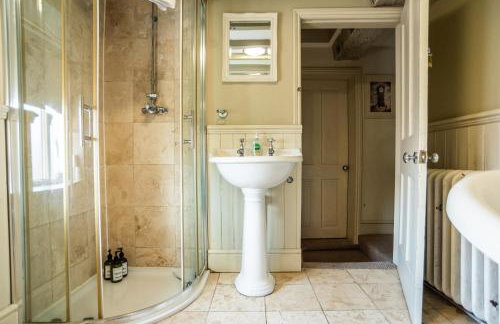 Historical Sherwood Forest Cottages - Sleeps 16 - Foto 18