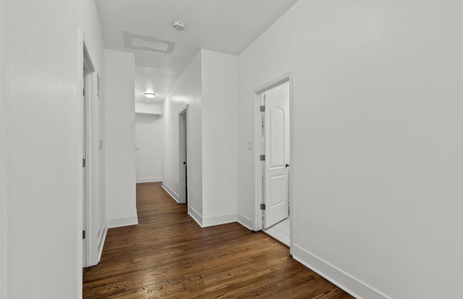 Expansive Downtown Home | JZ Vacation Rentals - Photo 26