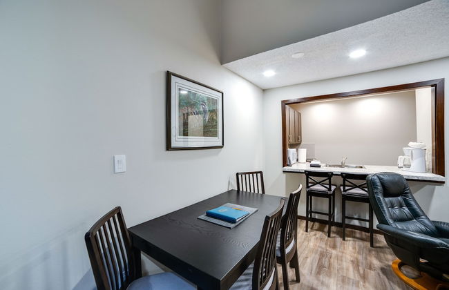 68SW - Fireplace - Washer/Dryer - Dishwasher- Sleeps 4 - Foto 2