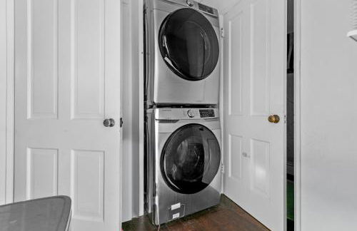 Luxury Pool Oasis- Near Stadium, Tennis and Golf - Photo 22