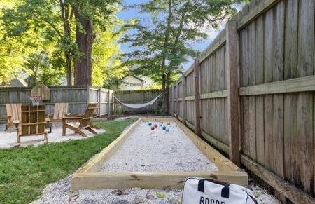 The Maple House - Huge Backyard & Mins to Broadway - Foto 17