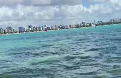 NA BEIRA MAR DE PAJUCARA- EDIF NEO- APARTAMENTO QUARTO E SALA- TEM VARANDA - VISTA LATERAL DO MAR- RUA JULIO PLECH FILHO 60 ESQUINA COM AVENIDA DOUTOR ANTONIO GOUVEIA - CONSUMO ELETRICO É PAGO No CKECK-OUT 1KWH É 1,35 REIAS - Foto 34