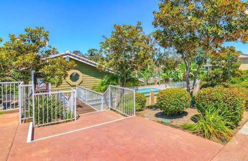 Entire Private Home with 3 Bedrooms 2 Bathrooms, Family Home Free Pool, Tub and Parking, Available Now - Foto 45