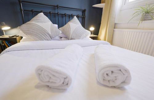 Quirky & cosy 1 or 2 bedroom house in peaceful village - Photo 43