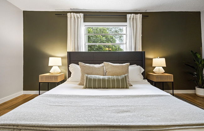 Hidden Garden A Serene Miami Escape - Photo 20