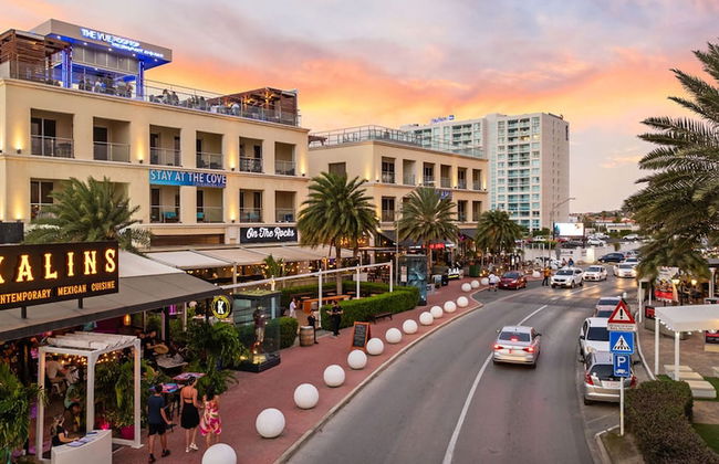 Modern Corner Unit Pool Steps From Palm Beach - Foto 13