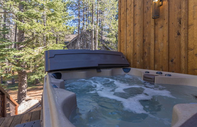 Sawtooth by Avantstay Spacious Pine Tree Cabin w/ Hot Tub - Foto 16